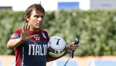 Antonio Conte`s new-look Italy see off 10-man Dutch
