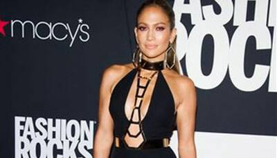 Jennifer Lopez treats fans to racy performance