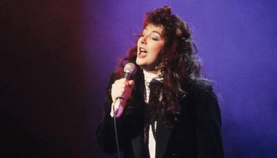Kate Bush's show delayed by power cut