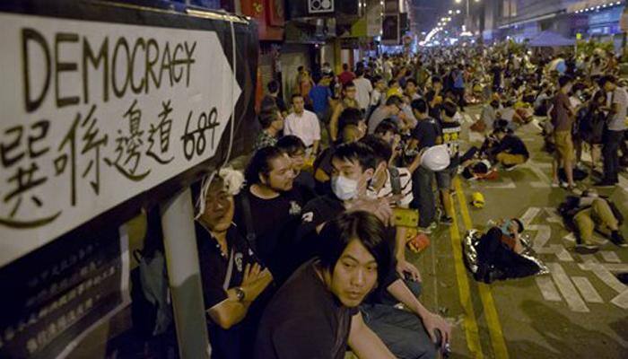 Hong Kong crisis: Leung blames &#039;external forces&#039; for movement, protesters deny charge