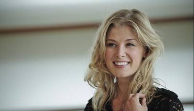 Rosamund Pike to star in 'The Mountain Between Us'
