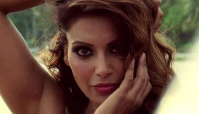 Watch Bipasha Basu, Karan Singh Grover in steamy ‘Katra’ song teaser