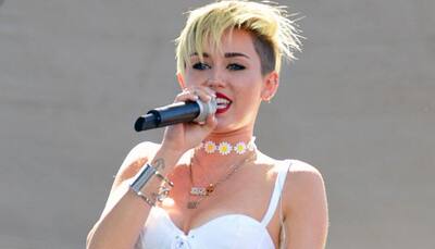 Miley Cyrus praises campaign featuring gay couple