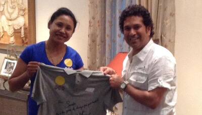 Sachin Tendulkar meets Sarita Devi, presents her autographed jersey