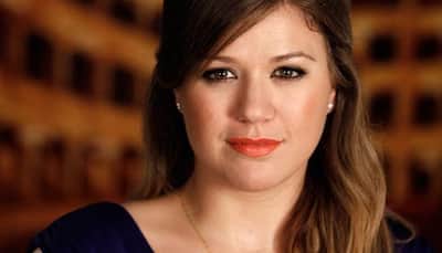 I almost lost my voice after pregnancy: Kelly Clarkson