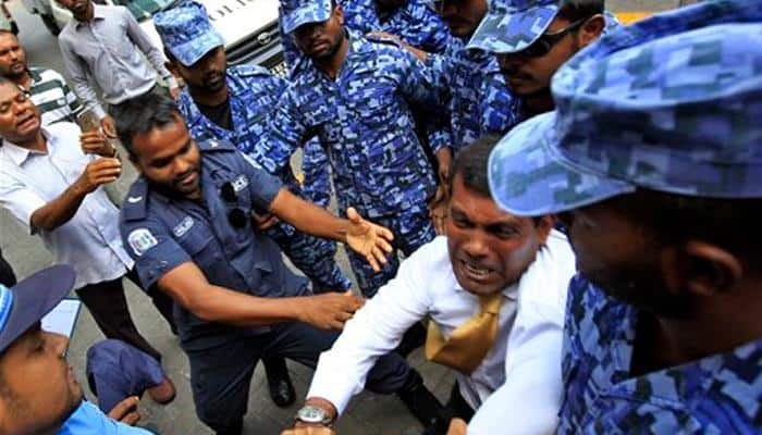 &#039;Ripped shirt, broken arm&#039;: Maldives ex-prez Mohamed Nasheed dragged into courtroom