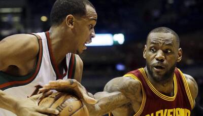 LeBron James powers Cleveland Cavaliers to win at Milwaukee 