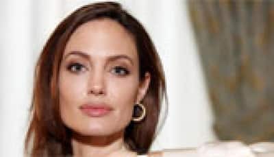 Angelina Jolie gets her ovaries removed over cancer fear