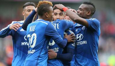 Lyon top Ligue 1 to put pressure on PSG, Marseille 
