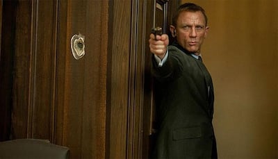 'Spectre' filming not affected by Daniel Craig's knee surgery