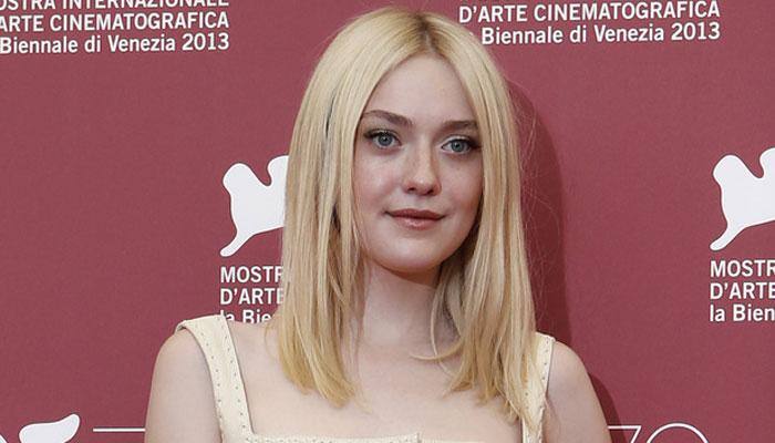 Dakota Fanning mistaken for Olsen twins Dakota Fanning mistaken for Olsen twins