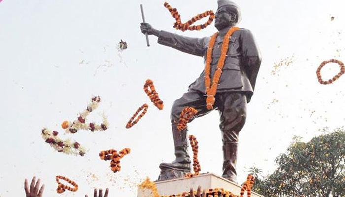 Netaji's kin meets Rajnath Singh, requests declassification of all files Netaji's kin meets Rajnath Singh, requests declassification of all files