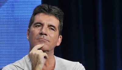 Simon Cowell cuddles with son in new twitter picture
