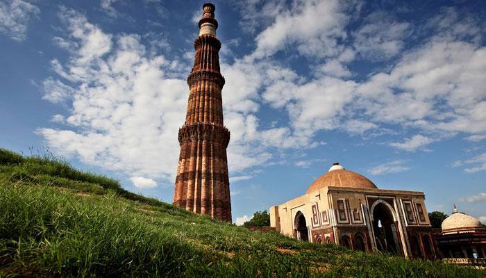 How to reach Qutub Minar