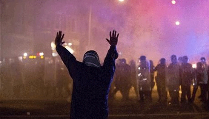 Baltimore unrest over Freddie Gray&#039;s custody death quelled as police enforce curfew