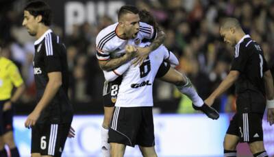 Valencia take charge of Champions League chase 