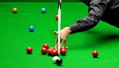 Snooker: Shaun Murphy holds narrow lead over Stuart Bingham in world final