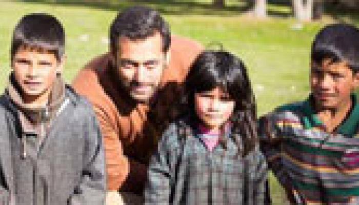 First look: Salman Khan steals thunder in `Bajrangi Bhaijaan`