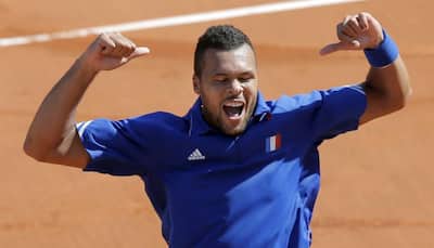 Jo-Wilfried Tsonga shines on gloomy day at French Open