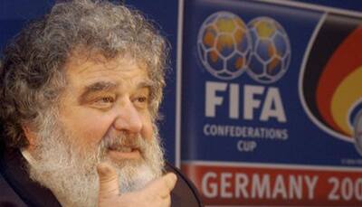 Former FIFA official Chuck Blazer admits taking bribes over choice of 1998, 2010 World Cup hosts