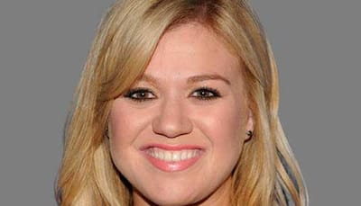 Kelly Clarkson planning second baby