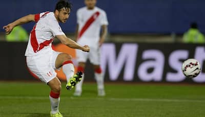 Copa America: Claudio Pizarro strikes as Peru sink Venezuela