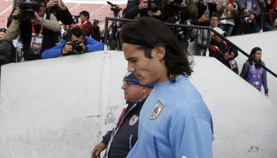 Edinson Cavani trains with Uruguay after father arrest