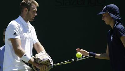 Ball boy collapses, fans roast in record Wimbledon heat