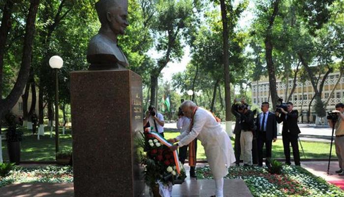 PM Modi pays tribute to Lal Bahadur Shastri in Tashkent PM Modi pays tribute to Lal Bahadur Shastri in Tashkent