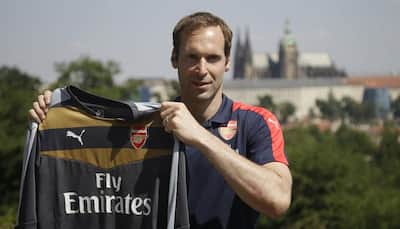 Arsenal hopeful goalkeeper Peter can Cech mate title rivals