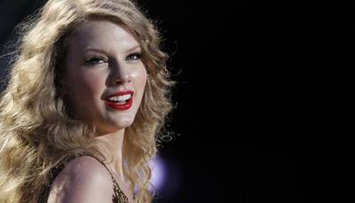 Taylor Swift faces stage malfunction, continues singing while 'hanging up in air'