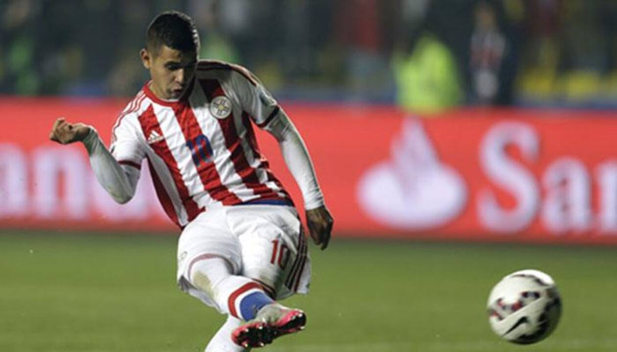 Paraguay midfielder Gonzalez joins Dynamo Kiev from FC Basel