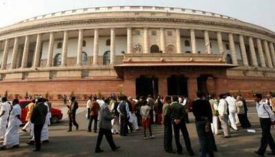 Rajnath slams UPA for coining 'Hindu terrorists', Congress accuses BJP of playing politics on terror