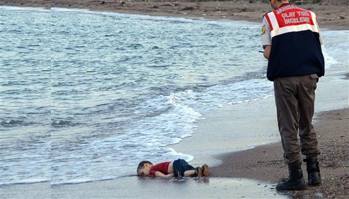 Syrian boy, 3, lying dead on Turkish beach: A picture worth a trillion tears! Syrian boy, 3, lying dead on Turkish beach: A picture worth a trillion tears!