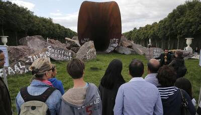 Anti-Semitic graffiti to stay on Anish Kapoor`s `queen`s vagina` sculpture