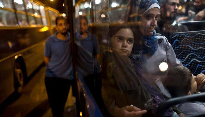 Migrants' rush forces Austria to cut rail link to Hungary