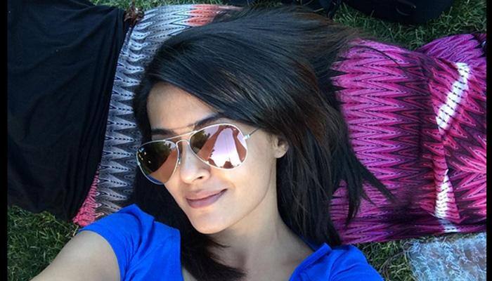 Surveen Chawla not offered any 'Jazbaa' song