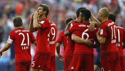 Bayern Munich leave it late to keep pace with Borussia Dortmund in Germany