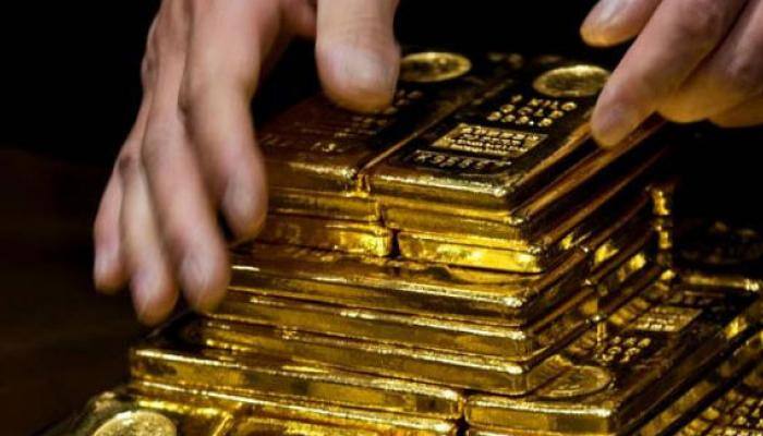 Gold eases to around one-month low as Fed meeting nears