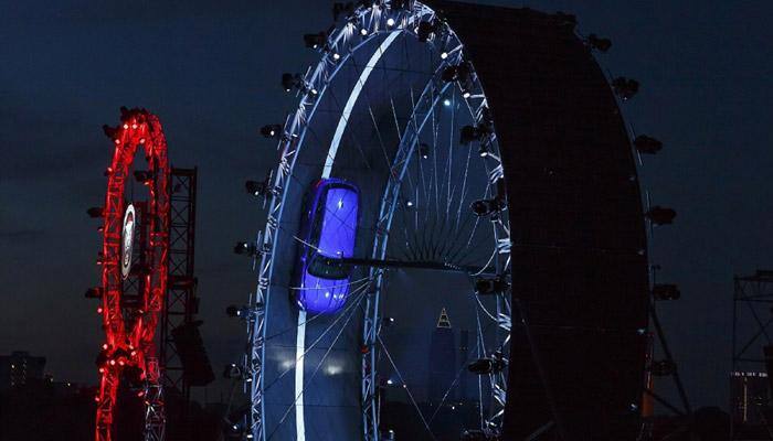 Watch this thrilling video: Jaguar F-PACE completes 360 Loop