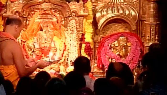 Devotees swarm 'Siddhivinayak Temple' on Ganesh Chaturthi