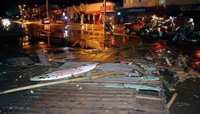 A day after massive 8.3 quake, Chileans spend second night in open