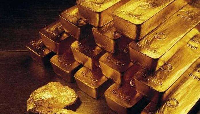 Gold price hovers near three-week high as equities slip