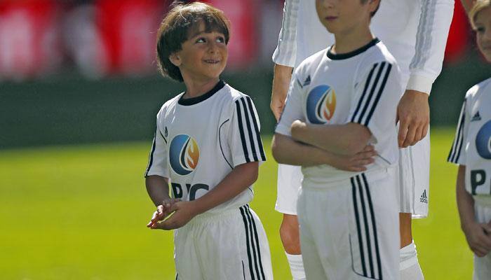 WATCH: Cristiano Ronaldo meets Syrian boy famously tripped by camerawoman 