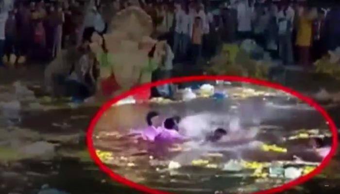 Murder during Ganapati Visarjan caught on camera - Watch video 