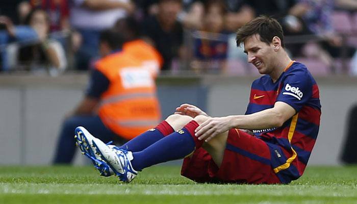 Barcelona's Lionel Messi limps off with injury against Las Palmas