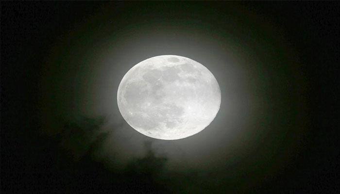 Click dazzling 'supermoon' eclipse from smartphone