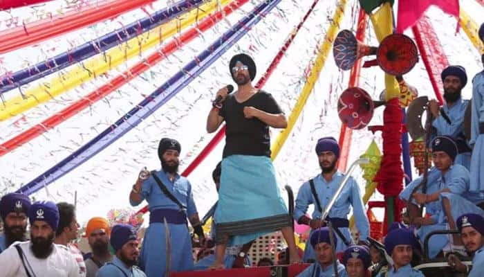 Check out: Akshay Kumar&#039;s &#039;Singh-Giri&#039; in &#039;Singh Is Bliing&#039; motion poster!