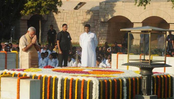 PM Modi pays tribute to Mahatma Gandhi, re-emphasises need for Swachh Bharat