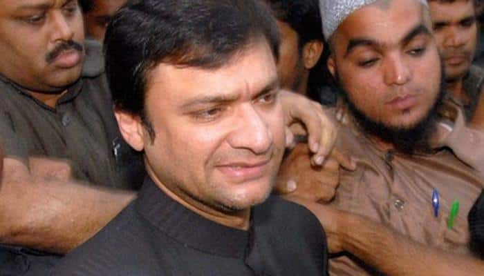 Asaduddin Owaisi&#039;s brother Akbaruddin in trouble over poll speech, arrest warrant issued